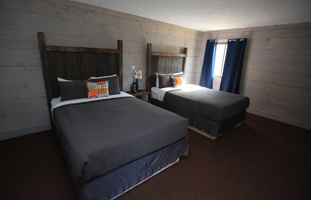 Vintage Block Inn & Suites Okoboji Extérieur photo